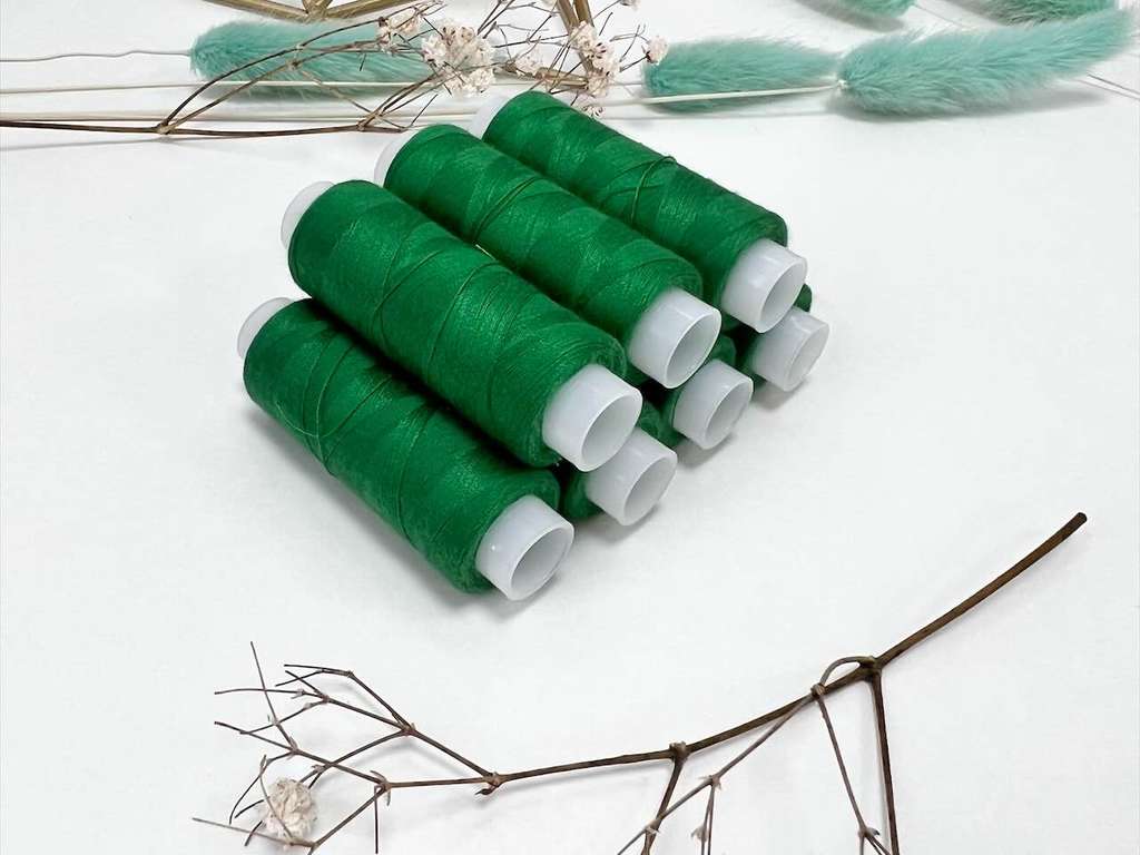 Нитки швейные для трикотажа, Omega 213, зеленый, №120  200м, 623Н
